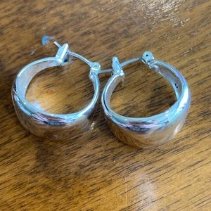 Chloe+Isabel silver hoops